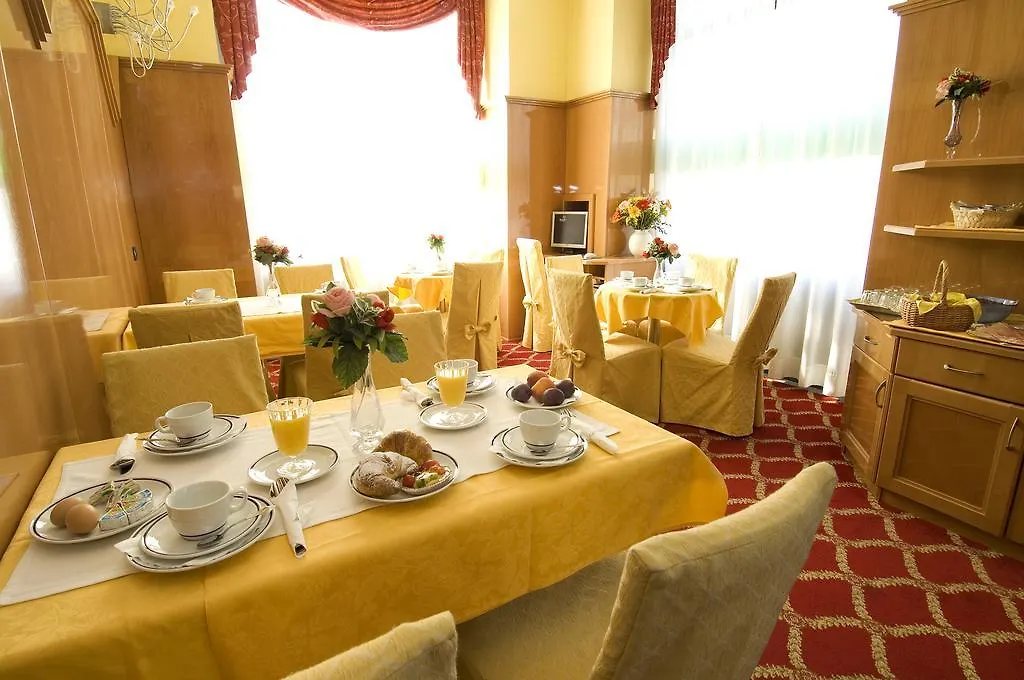Hotel Cinque Giornate Milan 3*,  Italy